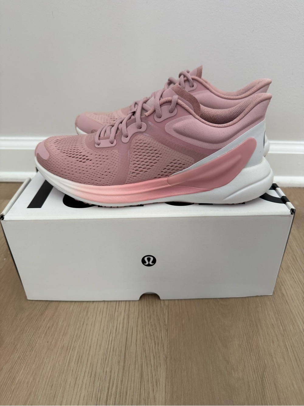Lululemon Blissfeel Women’s Running Shoe size 7 new in box